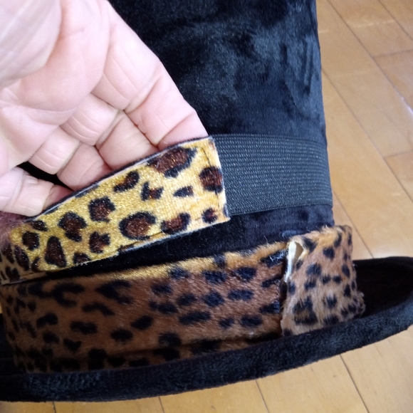 Witch doctor Voodoo top hat leopard print skull bones and feather details - Picture 9 of 11